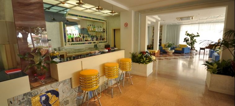 Hotel Losanna Gabicce Mare:  GABICCE MARE - PESARO URBINO