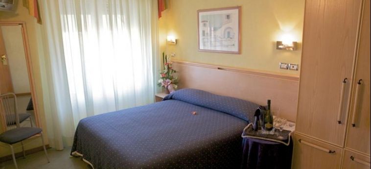 Hotel Piazza Candia:  GALLIPOLI - LECCE