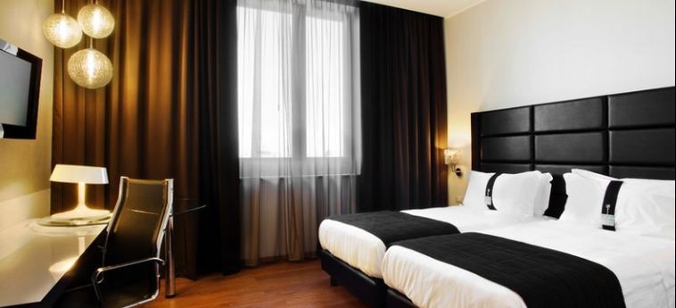 Hotel Holiday Inn Genoa City:  GENOVA