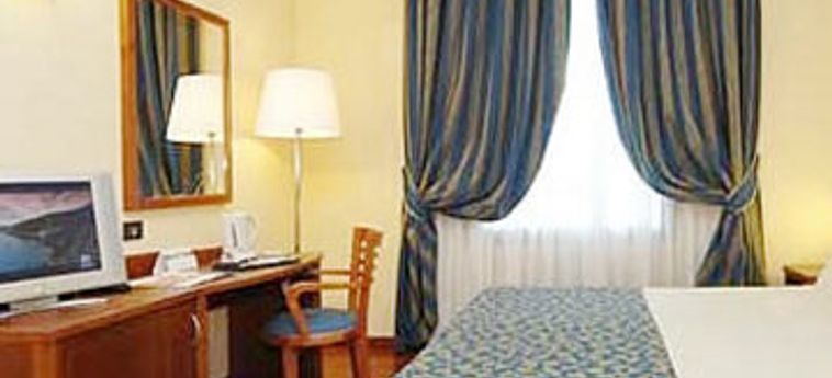 Hotel Mercure Genova San Biagio:  GENUA