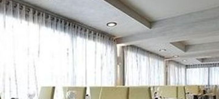 Hotel Salles Aeroport Girona:  GERONE