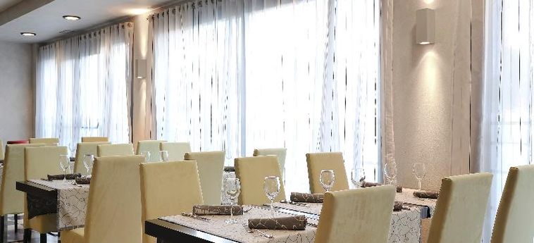 Hotel Salles Aeroport Girona:  GERONE