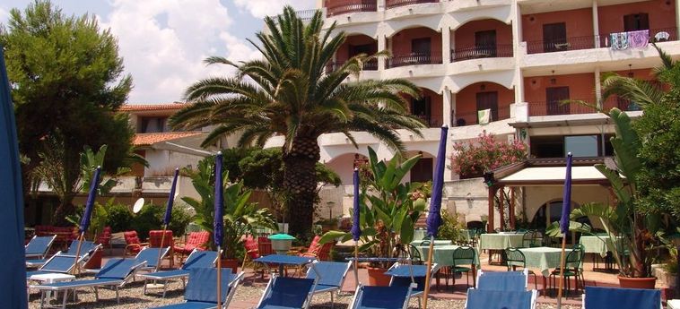 Hotel Kalos:  GIARDINI NAXOS - MESSINA