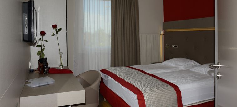 Everness Hotel & Resort:  GINEBRA