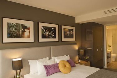 Hotel East :  GRIFFITH