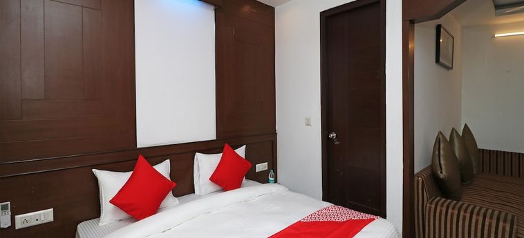 Oyo 12780 New Hotel Rajwada:  GURGAON