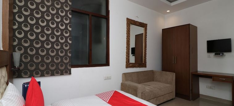 Oyo 12780 New Hotel Rajwada:  GURGAON
