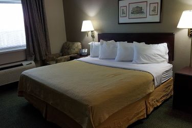 Hotel Econo Lodge:  GURNEE (IL)