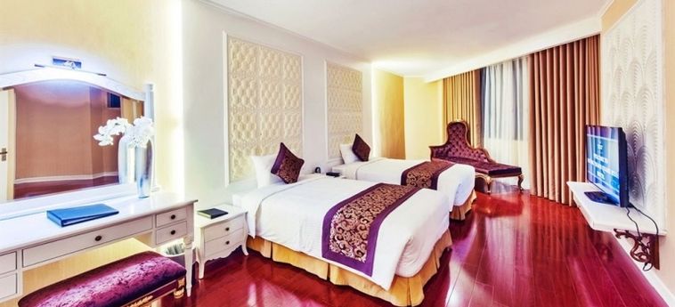Hotel Muong Thanh Quang Ninh:  HALONG BAY