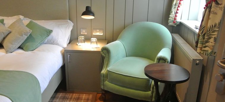 Hotel The Crown Pub, Dining &Amp; Rooms:  HENLOW
