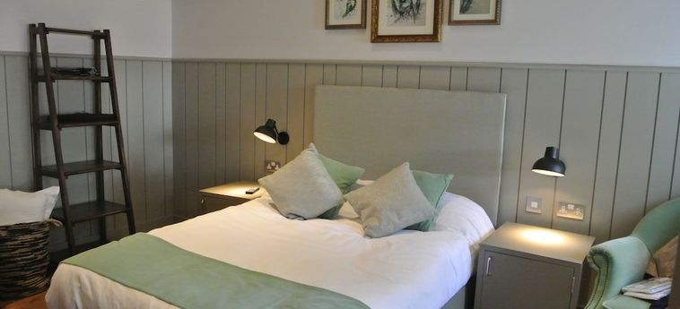 Hotel The Crown Pub, Dining &Amp; Rooms:  HENLOW