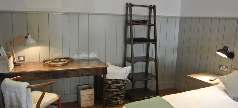 Hotel The Crown Pub, Dining &Amp; Rooms:  HENLOW