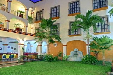 Hotel Flamboyant:  HUATULCO