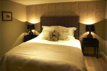 Hotel Crown And Garter:  HUNGERFORD