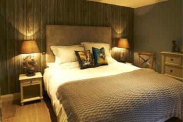 Hotel Crown And Garter:  HUNGERFORD