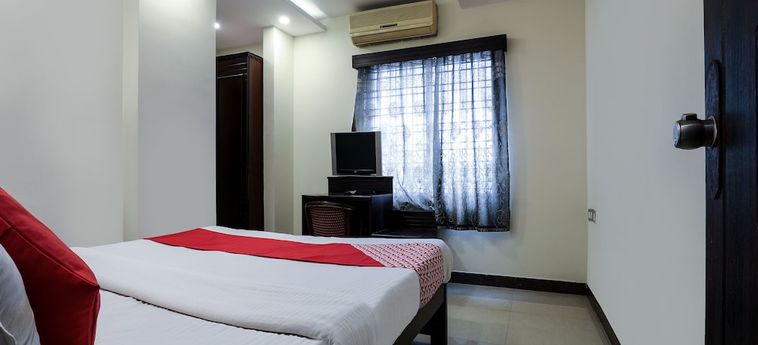 Hotel Oyo 16539 Grand Sandarshini Inn:  HYDERABAD