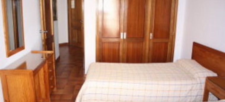 Hotel Apartamentos Los Robles :  IBIZA - ISOLE BALEARI