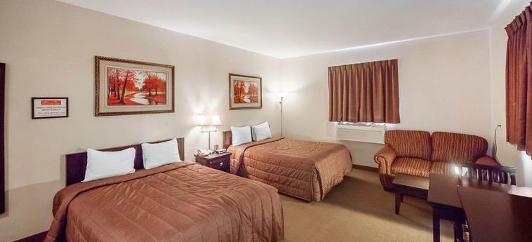 Hotel Econo Lodge Inn & Suites:  INNISFAIL - ALBERTA
