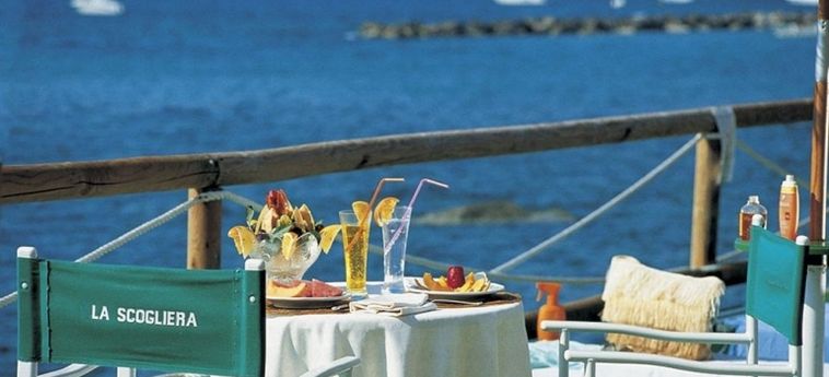 Hotel La Scogliera:  ISCHIA ISLAND - NAPLES