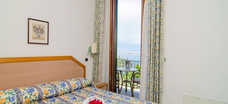 Hotel La Capannina:  ISCHIA ISLAND - NAPLES