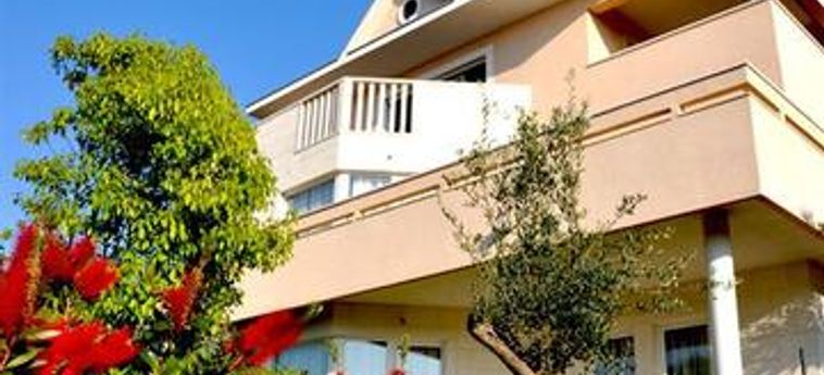 Hotel Appartamenti Villa Keti:  ISLA DE BRAC - DALMACIA