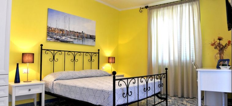 Hotel Il Leone Di Mare:  ISOLA DI PROCIDA - NAPOLI
