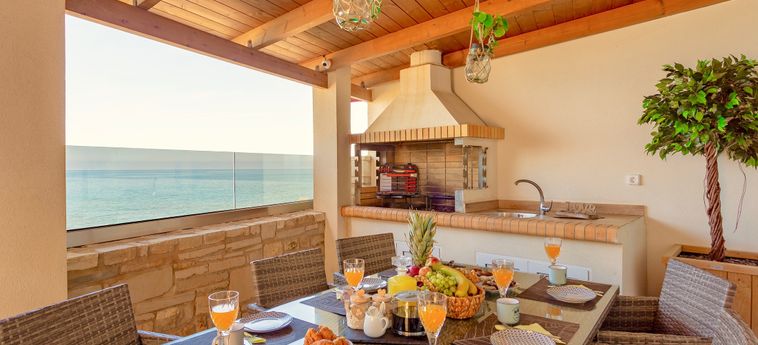 Hotel Thalassa Beachfront Villa With Private Pool Isola Di Taso: Foto 