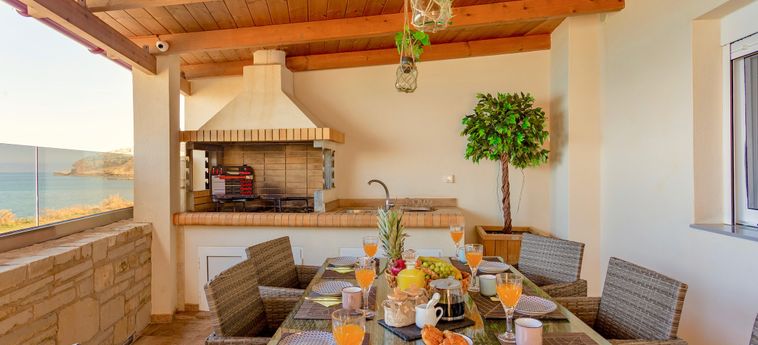 Hotel Thalassa Beachfront Villa With Private Pool Isola Di Taso: Foto 