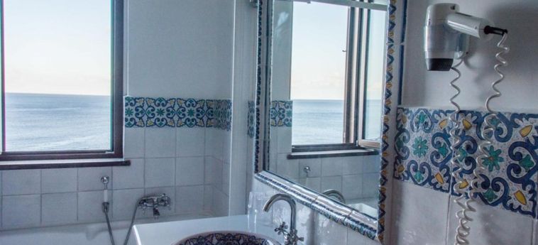 Hotel Rocce Azzurre:  ISOLE EOLIE