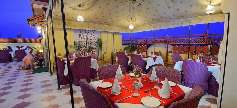 Hotel Umaid Mahal:  JAIPUR
