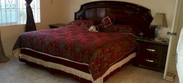 Hotel Chateau De La Rose Bed & Breakfast:  JAMAICA