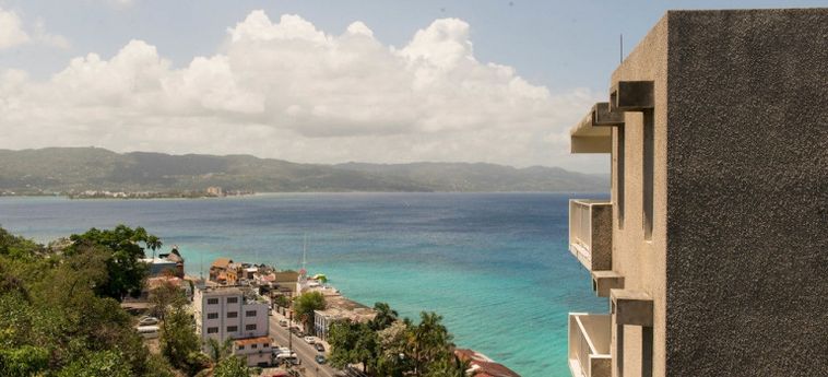 Hotel Sky Box Beach Suite At Montego Bay Club:  JAMAICA