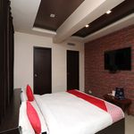 OYO 11722 CRYSTAL GUEST HOUSE 2 Stars