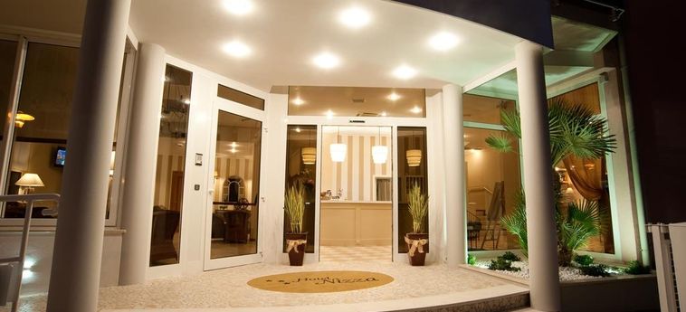 Hotel Nizza Frontemare:  JESOLO - VENEZIA
