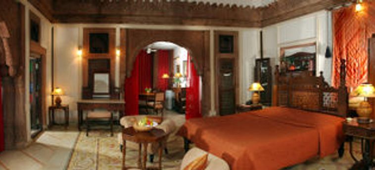 Hotel Welcomeheritage Bal Samand Lake Palace:  JODHPUR