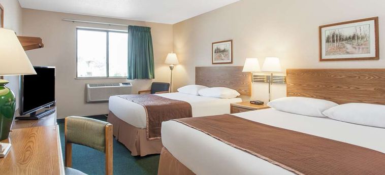 Hotel Super 8 By Wyndham Kamloops On The Hill Kamloops : Photo 