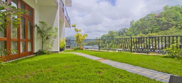 Hotel Serene Grand Villa:  KANDY