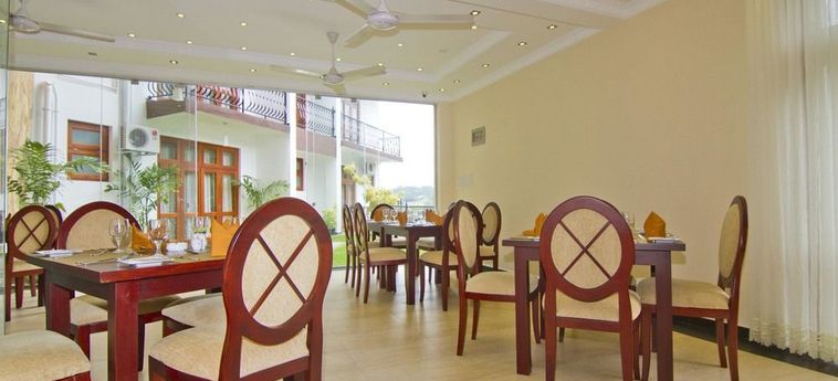 Hotel Serene Grand Villa:  KANDY