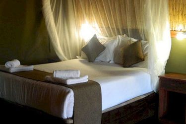 Hotel Kwalape Safari Lodge:  KASANE