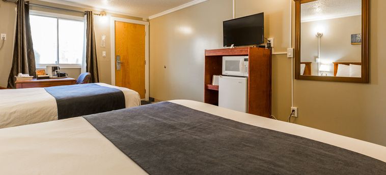 Hotel Chinook And Oasis Motel:  KELOWNA