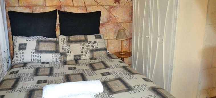 Willow Tree Guest House:  KEMPTON PARK