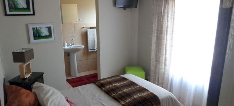 In2 Accommodation Guesthouse:  KEMPTON PARK