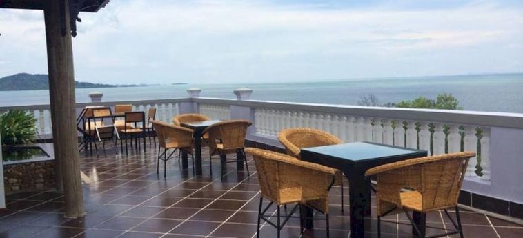 Ocean Breeze Hotel & Sky Bar:  KEP