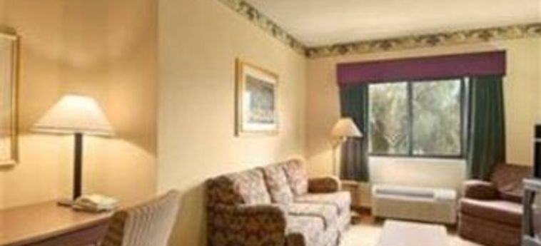 Hotel Days Inn & Suites By Wyndham Orlando Airport:  KISSIMMEE (FL)