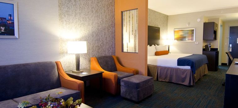 HOLIDAY INN EXPRESS & SUITES WEST PAPERMILL DR 2 Estrellas