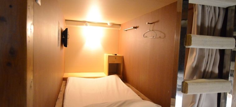 Kumamoto Capsule Hotel - Hostel, Caters To Men Kumamoto - Kumamoto Prefecture: Foto 
