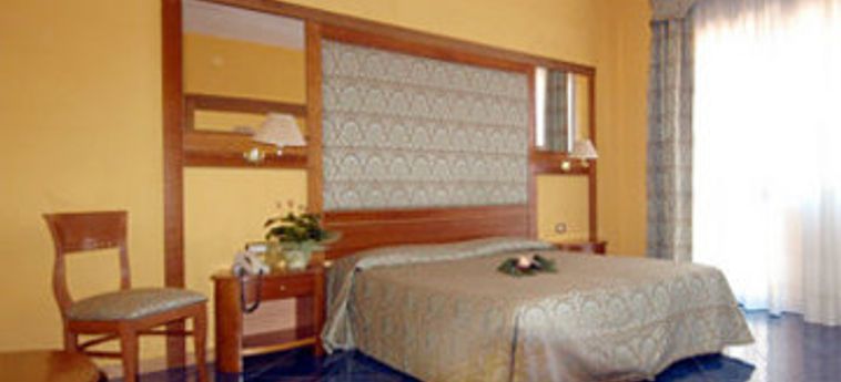 Grand Hotel Nastro Azzurro & Occhio Marino Resort:  KUSTE VON SORRENTO 