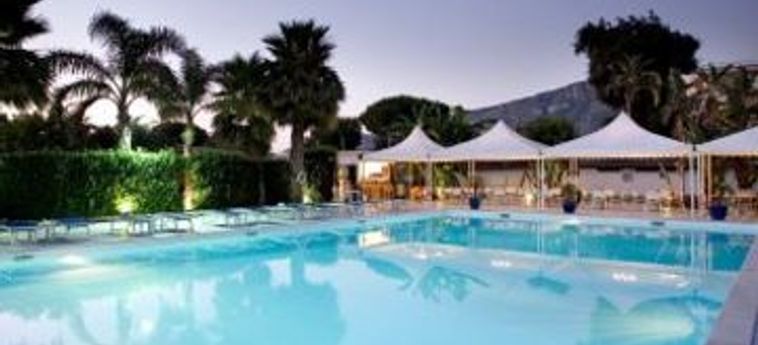 Hotel Esperidi Resort:  KUSTE VON SORRENTO 