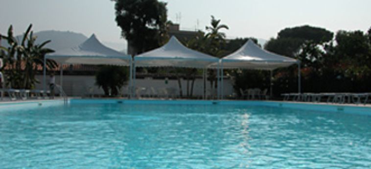 Hotel Esperidi Resort:  KUSTE VON SORRENTO 
