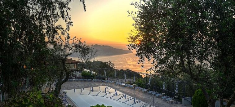 Gocce Di Capri - Hotel & Serviced Residence:  KUSTE VON SORRENTO 
